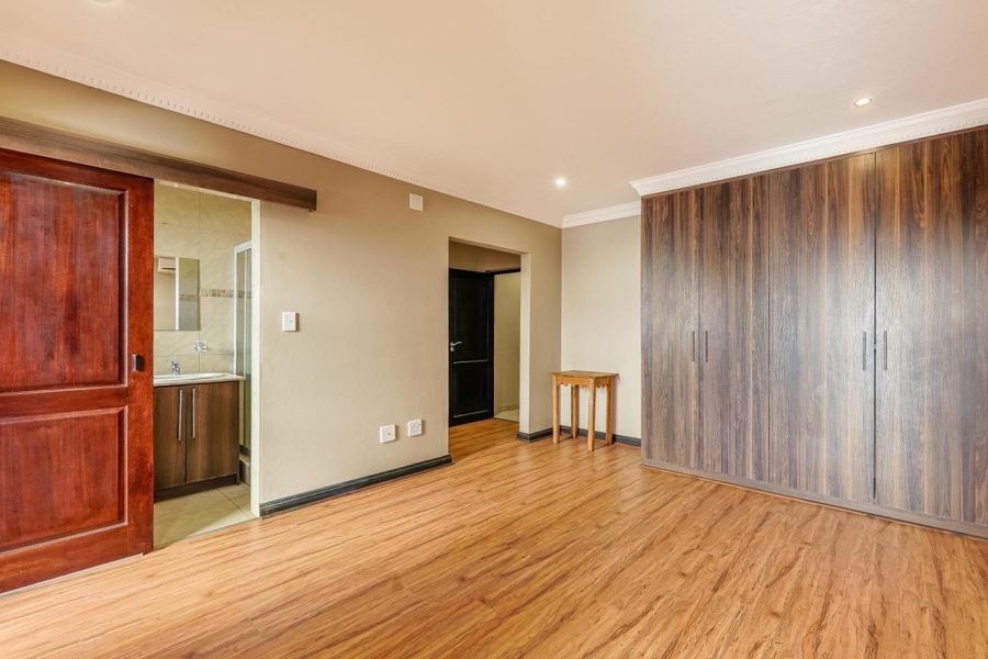 5 Bedroom Property for Sale in Willow Acres Gauteng