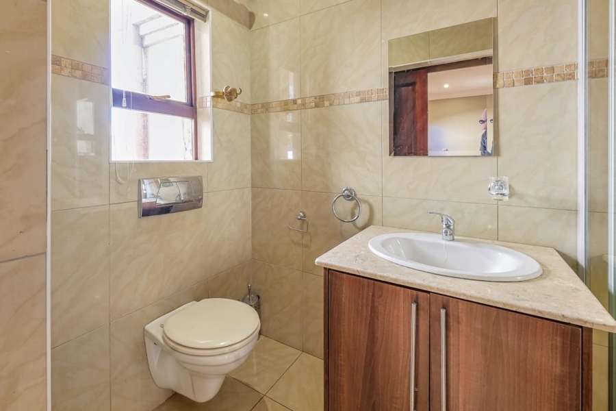 5 Bedroom Property for Sale in Willow Acres Gauteng