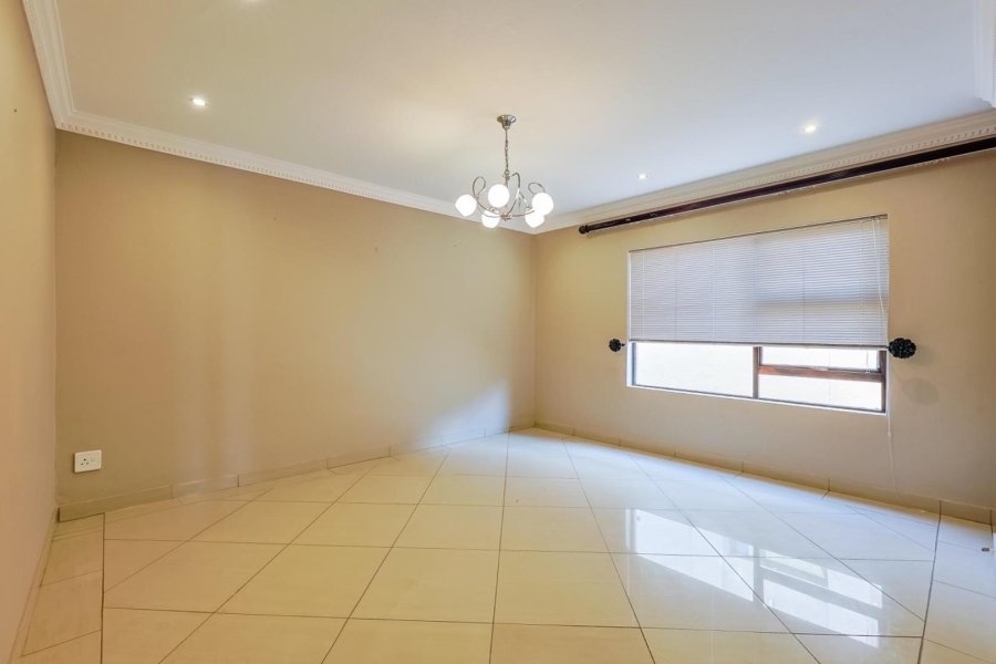 5 Bedroom Property for Sale in Willow Acres Gauteng