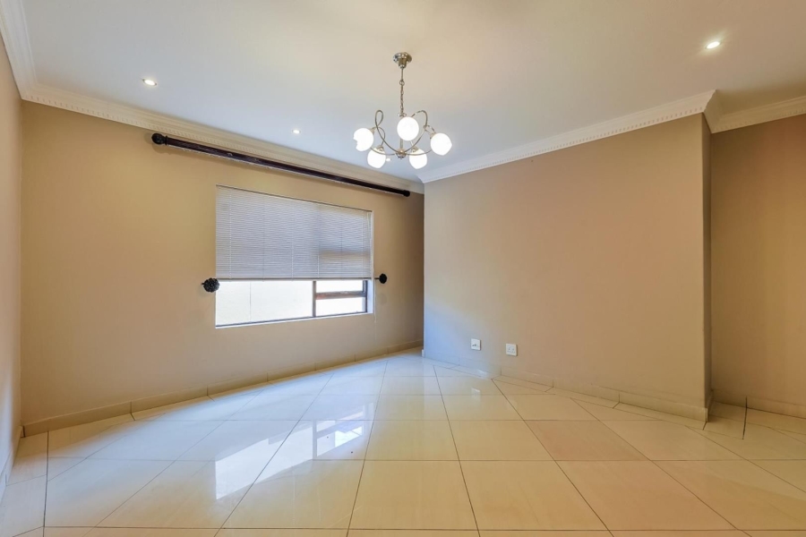 5 Bedroom Property for Sale in Willow Acres Gauteng