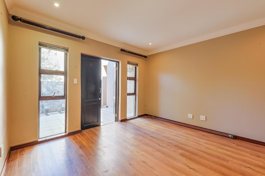 5 Bedroom Property for Sale in Willow Acres Gauteng