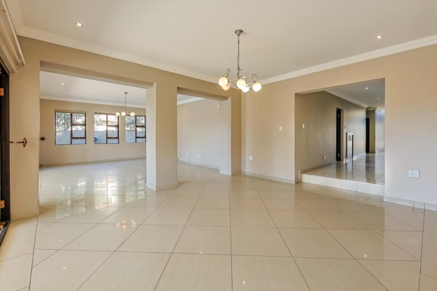 5 Bedroom Property for Sale in Willow Acres Gauteng