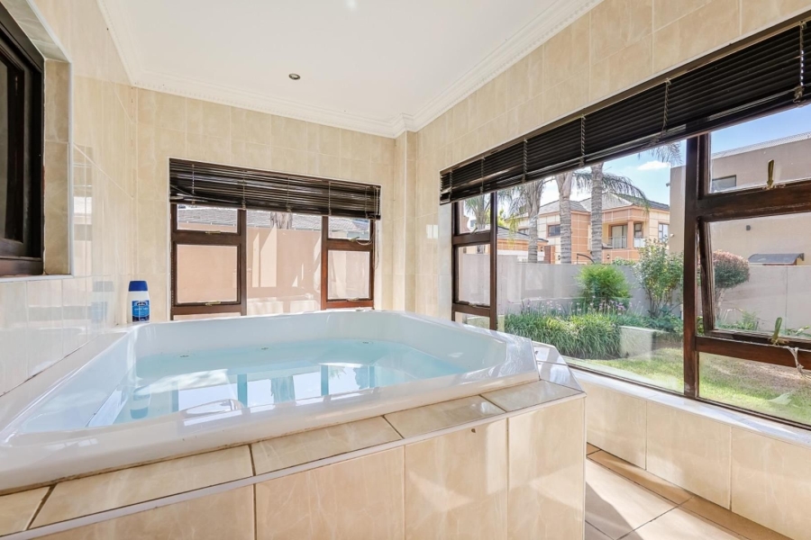 5 Bedroom Property for Sale in Willow Acres Gauteng