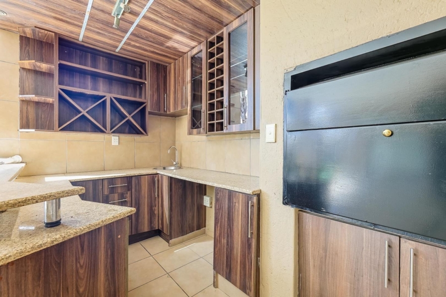 5 Bedroom Property for Sale in Willow Acres Gauteng