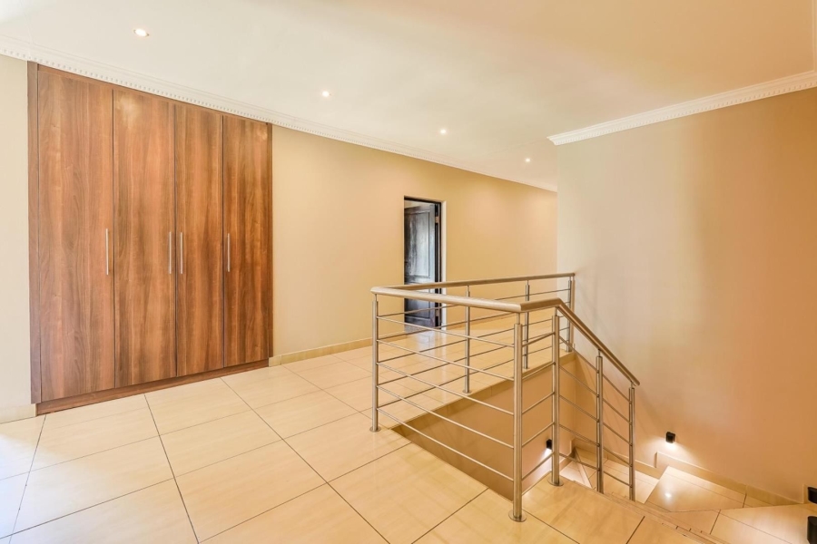 5 Bedroom Property for Sale in Willow Acres Gauteng