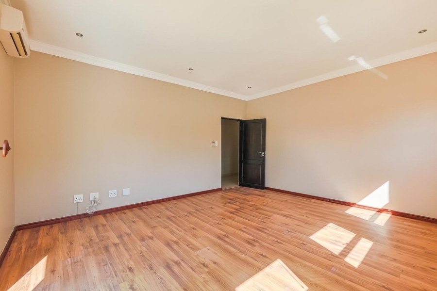 5 Bedroom Property for Sale in Willow Acres Gauteng