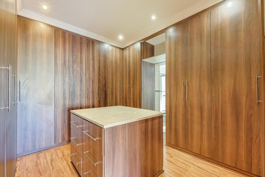 5 Bedroom Property for Sale in Willow Acres Gauteng