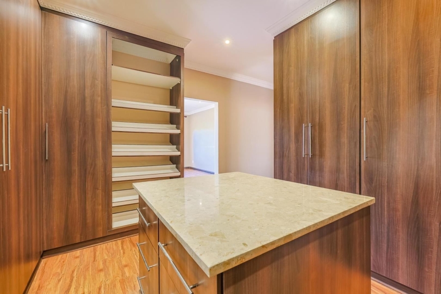 5 Bedroom Property for Sale in Willow Acres Gauteng