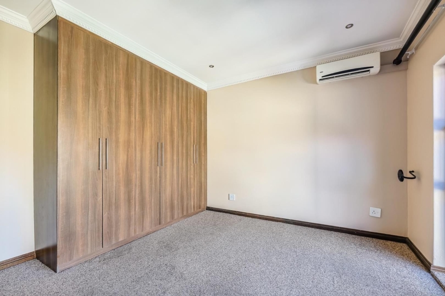 5 Bedroom Property for Sale in Willow Acres Gauteng