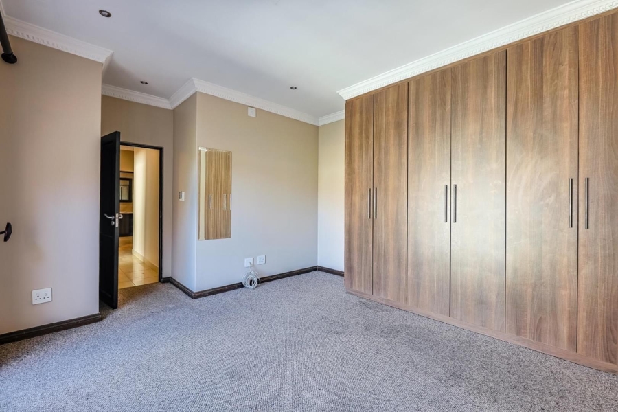 5 Bedroom Property for Sale in Willow Acres Gauteng