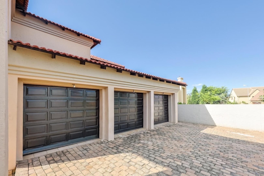 5 Bedroom Property for Sale in Willow Acres Gauteng