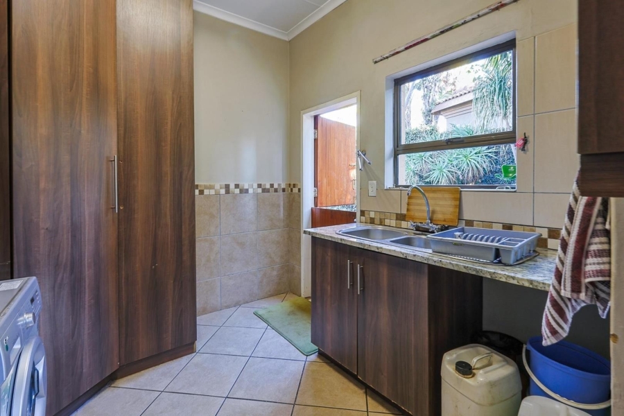 4 Bedroom Property for Sale in Woodhill Estate Gauteng