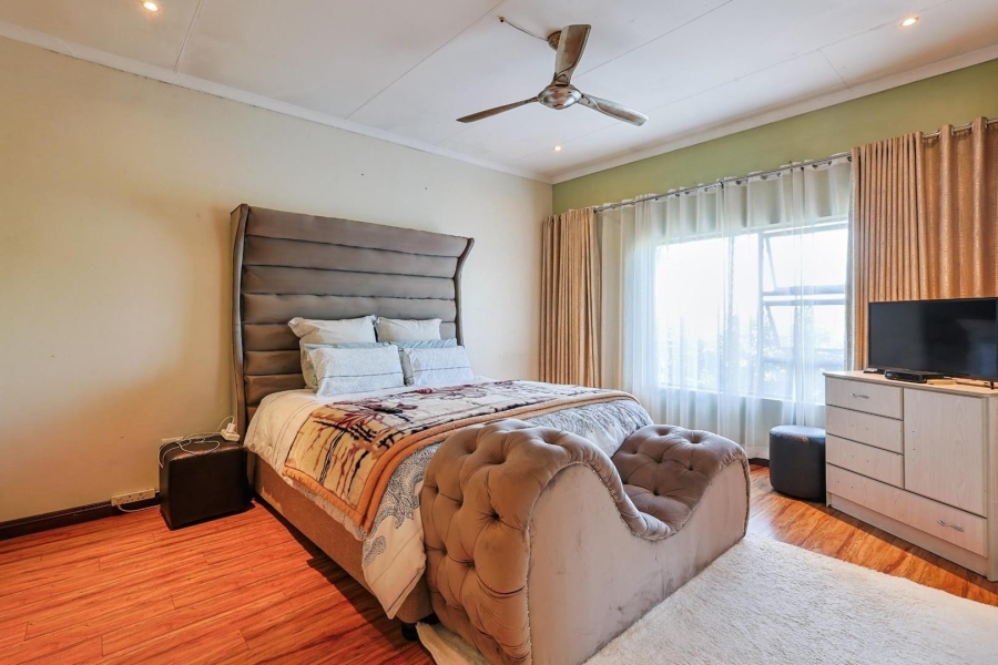 4 Bedroom Property for Sale in Woodhill Estate Gauteng