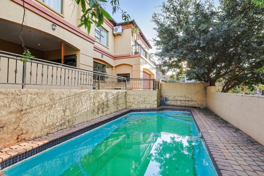 4 Bedroom Property for Sale in Woodhill Estate Gauteng