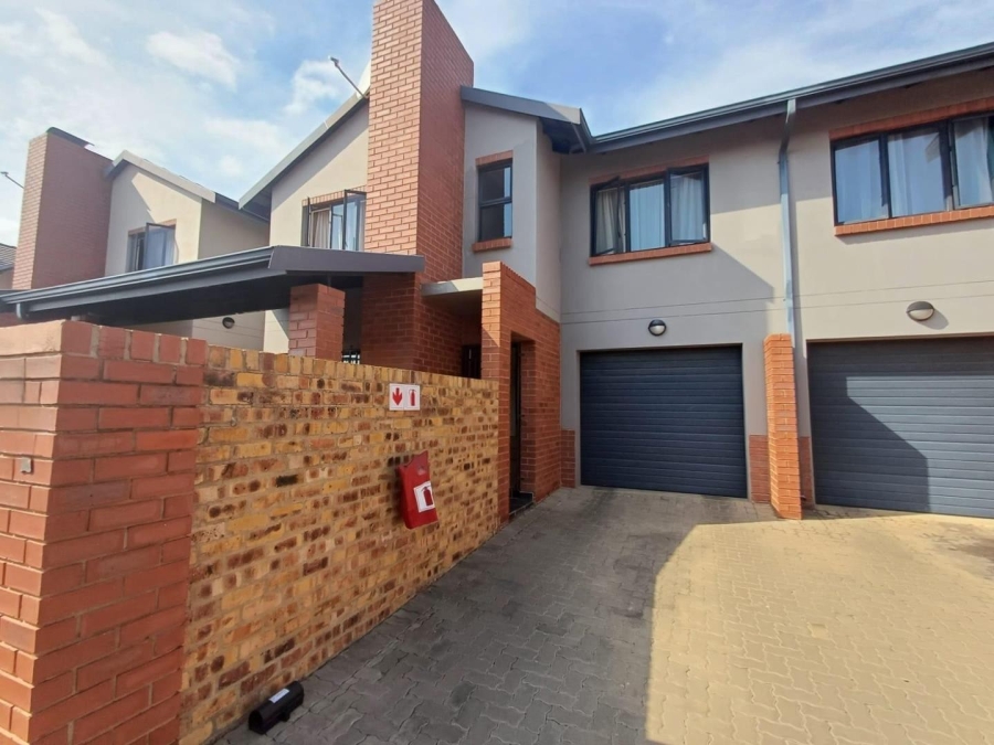 3 Bedroom Property for Sale in Equestria Gauteng