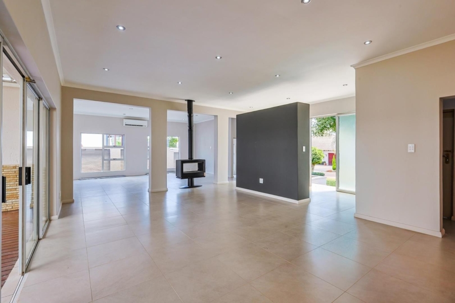 4 Bedroom Property for Sale in Willow Acres Gauteng