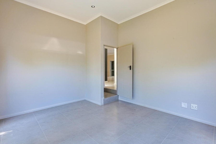 4 Bedroom Property for Sale in Willow Acres Gauteng