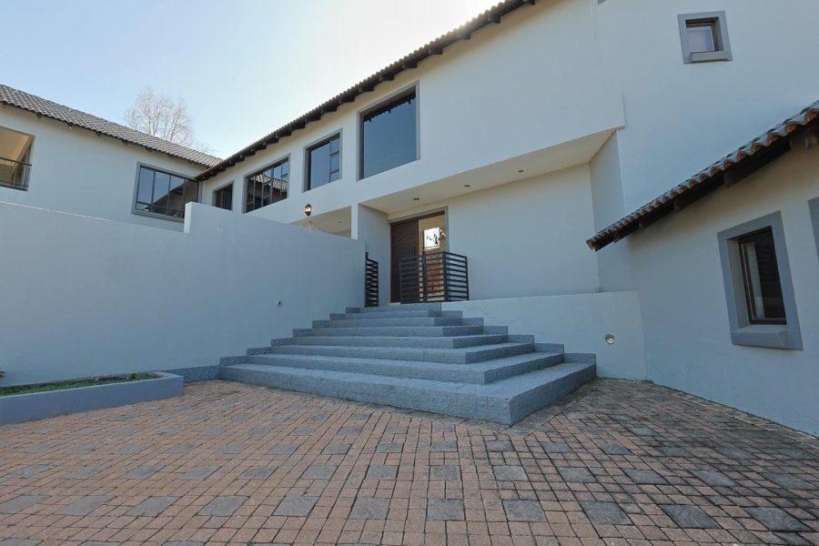 5 Bedroom Property for Sale in Silver Lakes Gauteng