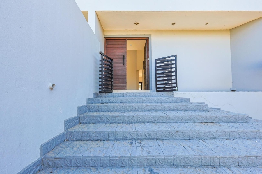 5 Bedroom Property for Sale in Silver Lakes Gauteng