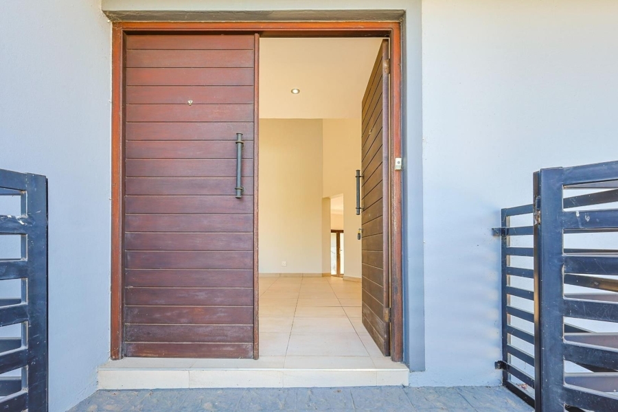 5 Bedroom Property for Sale in Silver Lakes Gauteng