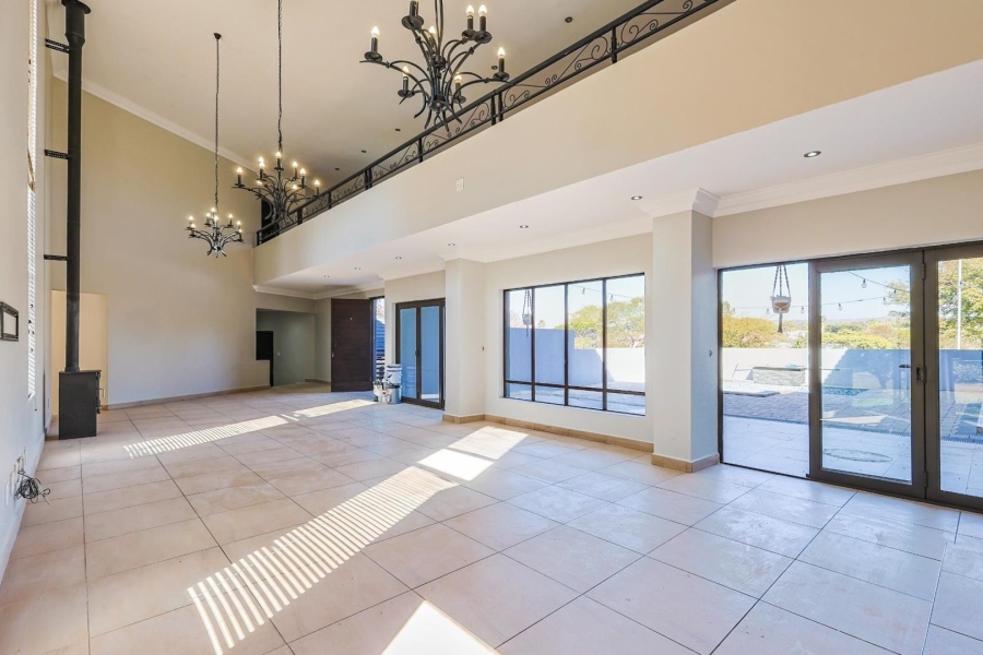 5 Bedroom Property for Sale in Silver Lakes Gauteng