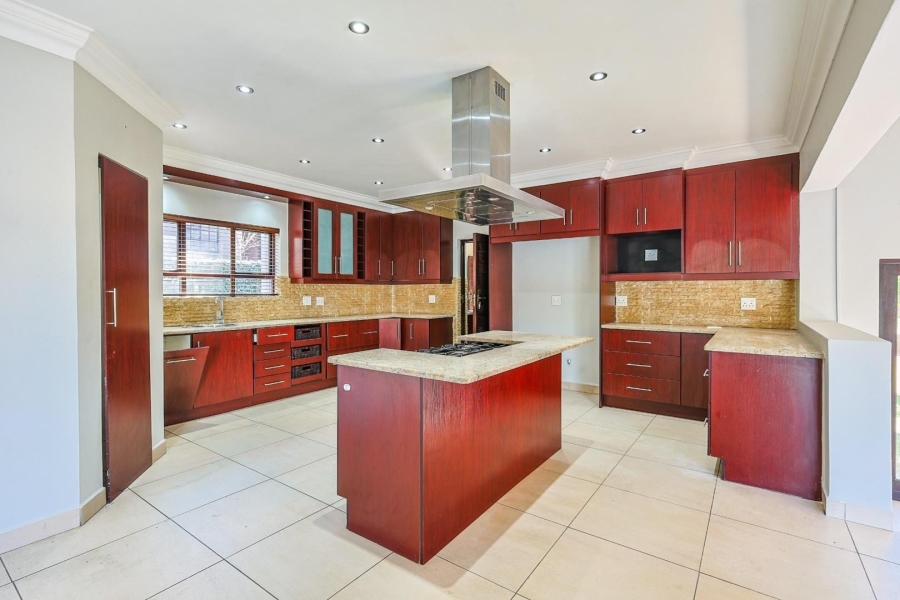 5 Bedroom Property for Sale in Silver Lakes Gauteng