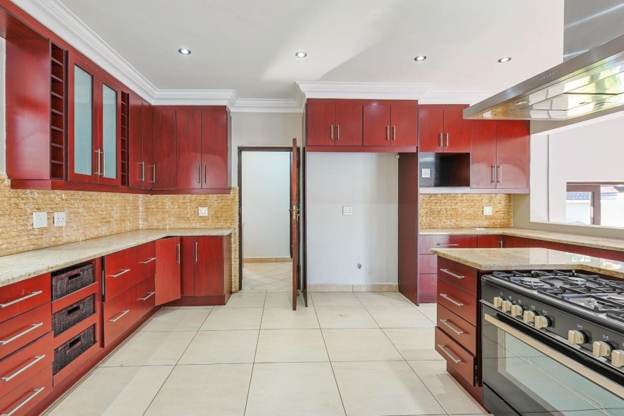 5 Bedroom Property for Sale in Silver Lakes Gauteng