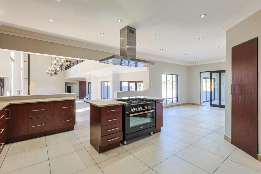 5 Bedroom Property for Sale in Silver Lakes Gauteng