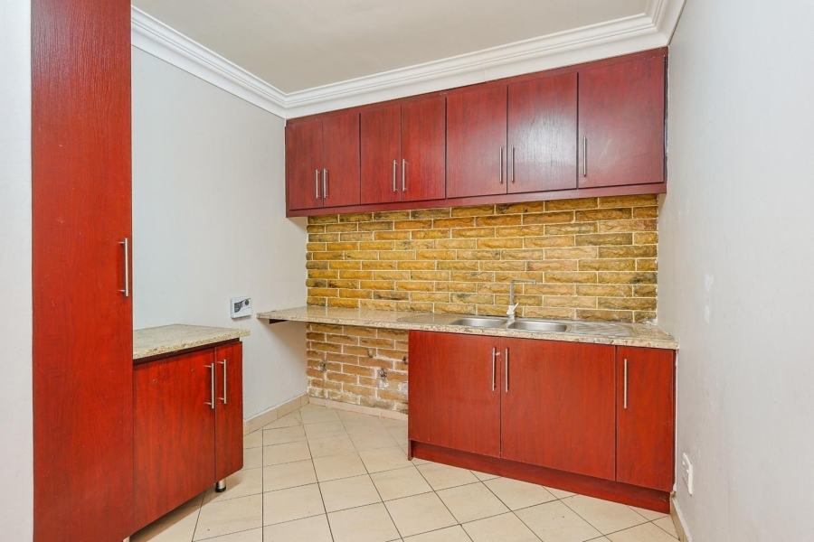 5 Bedroom Property for Sale in Silver Lakes Gauteng