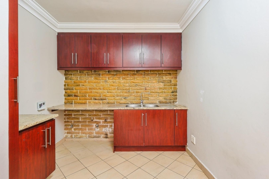 5 Bedroom Property for Sale in Silver Lakes Gauteng