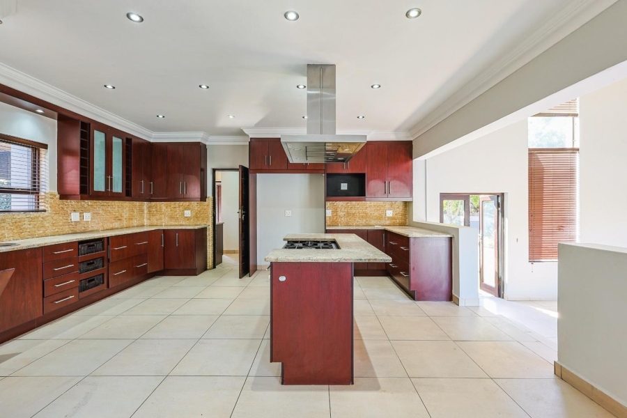 5 Bedroom Property for Sale in Silver Lakes Gauteng