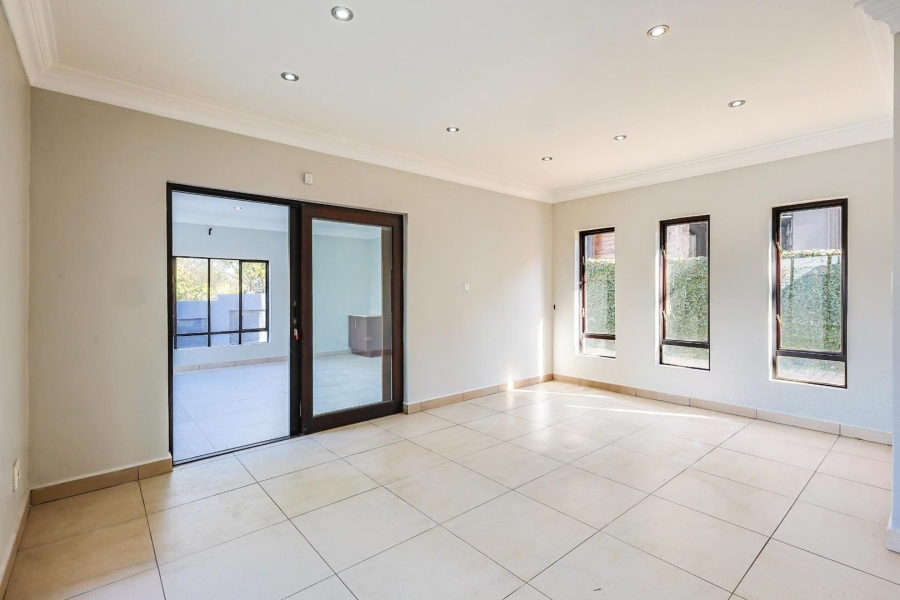 5 Bedroom Property for Sale in Silver Lakes Gauteng