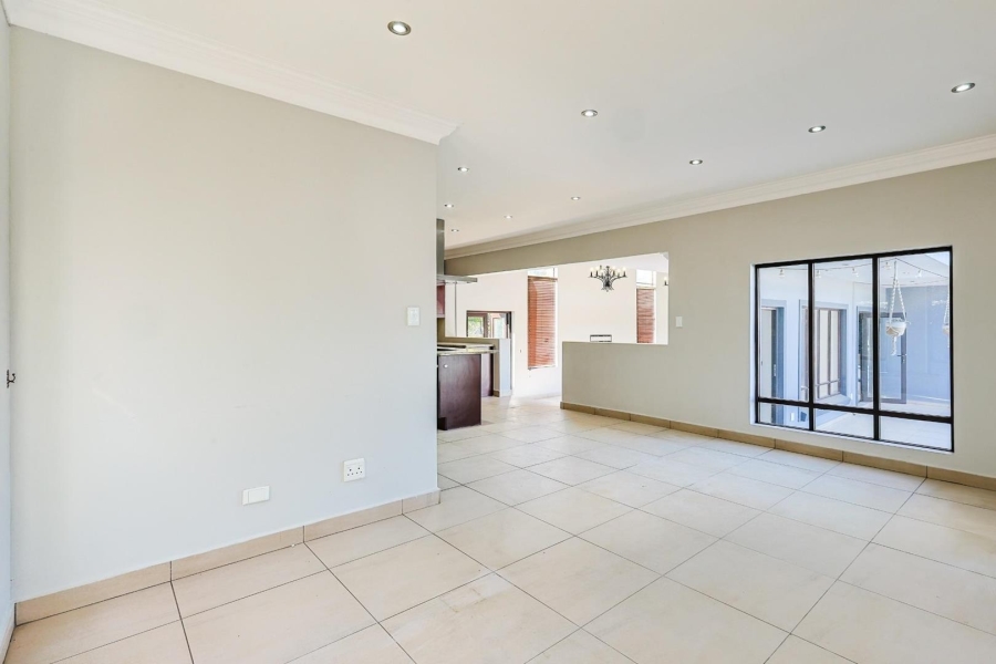 5 Bedroom Property for Sale in Silver Lakes Gauteng