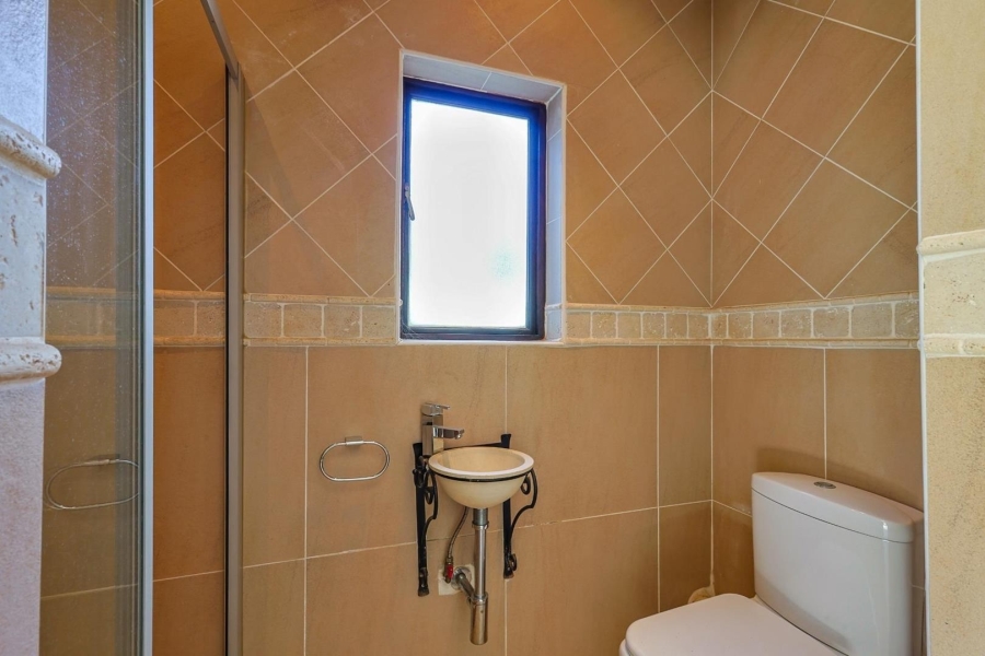 5 Bedroom Property for Sale in Silver Lakes Gauteng