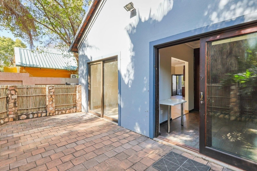 5 Bedroom Property for Sale in Silver Lakes Gauteng