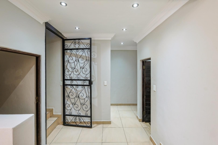 5 Bedroom Property for Sale in Silver Lakes Gauteng