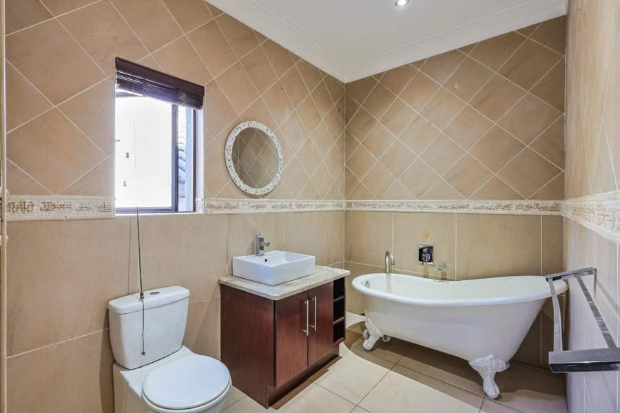 5 Bedroom Property for Sale in Silver Lakes Gauteng
