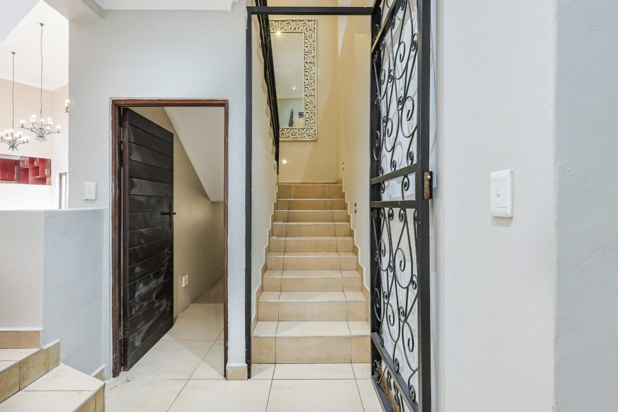 5 Bedroom Property for Sale in Silver Lakes Gauteng