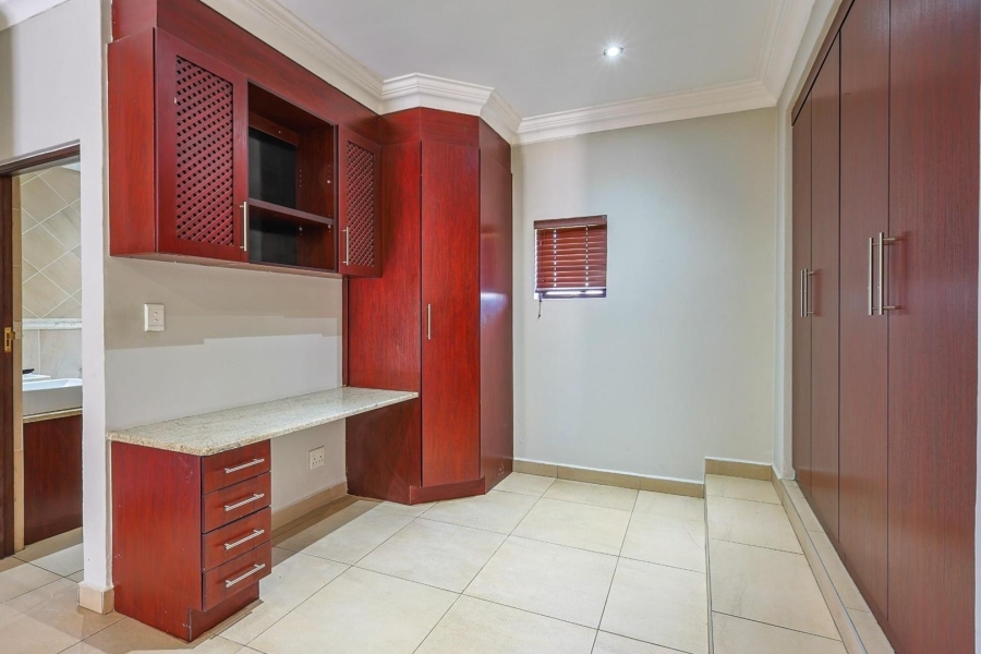 5 Bedroom Property for Sale in Silver Lakes Gauteng