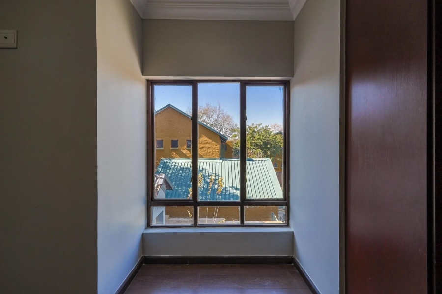 5 Bedroom Property for Sale in Silver Lakes Gauteng