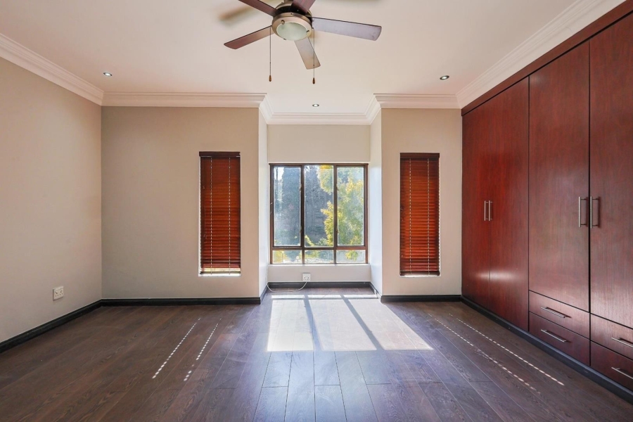5 Bedroom Property for Sale in Silver Lakes Gauteng