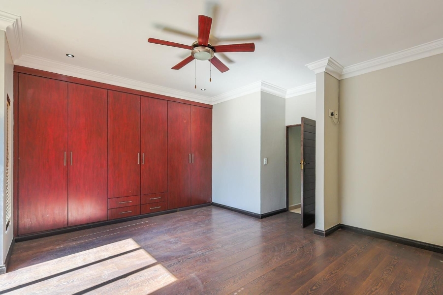5 Bedroom Property for Sale in Silver Lakes Gauteng
