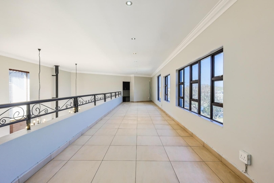 5 Bedroom Property for Sale in Silver Lakes Gauteng