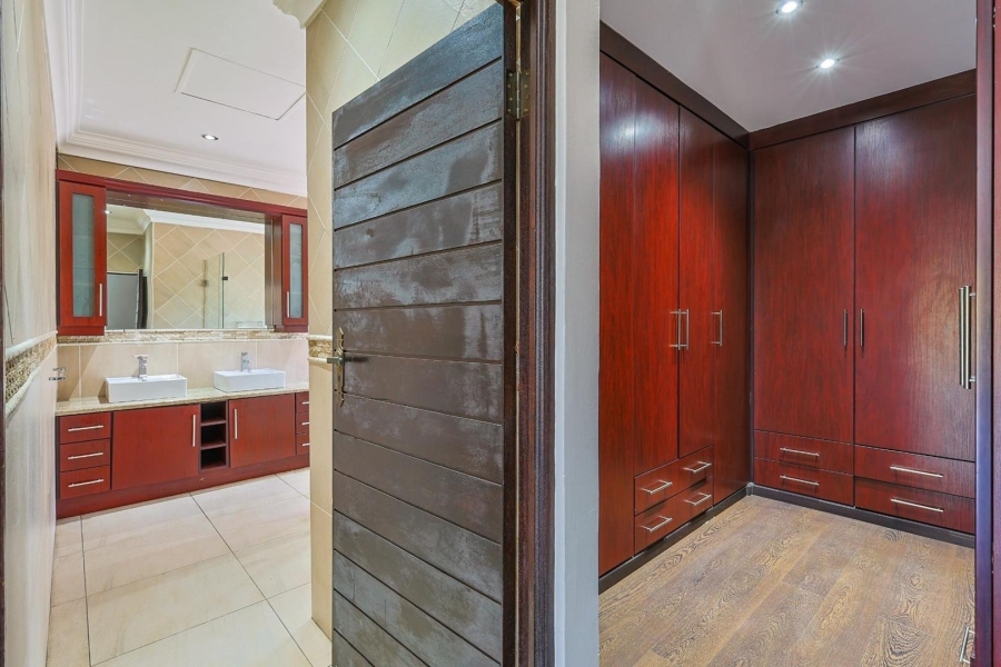 5 Bedroom Property for Sale in Silver Lakes Gauteng