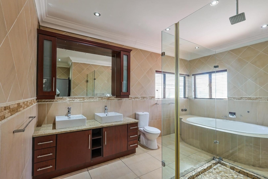 5 Bedroom Property for Sale in Silver Lakes Gauteng