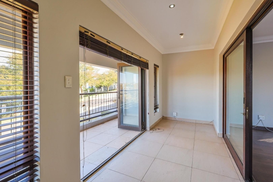 5 Bedroom Property for Sale in Silver Lakes Gauteng