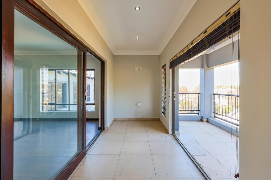 5 Bedroom Property for Sale in Silver Lakes Gauteng