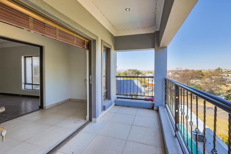 5 Bedroom Property for Sale in Silver Lakes Gauteng