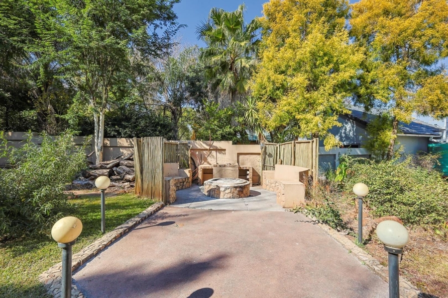 5 Bedroom Property for Sale in Silver Lakes Gauteng