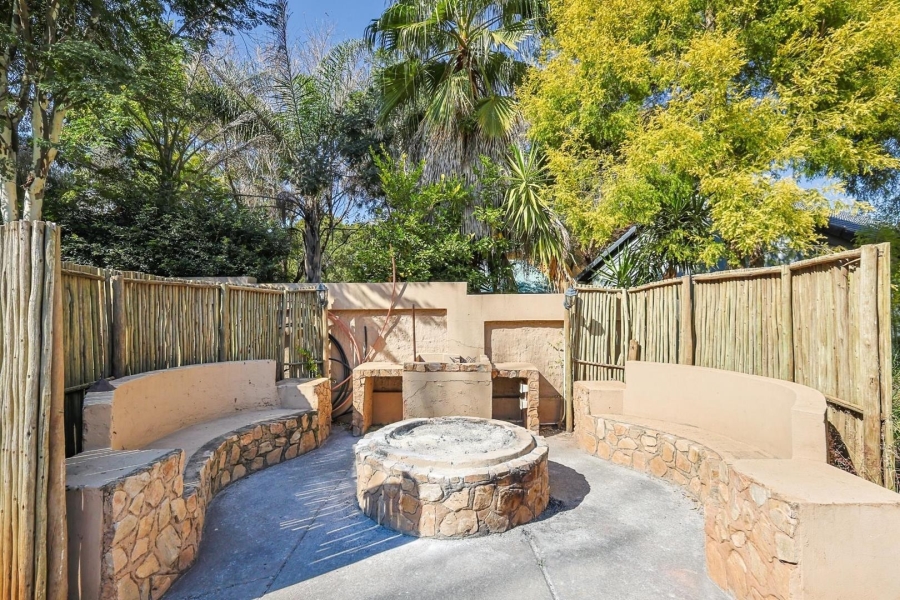 5 Bedroom Property for Sale in Silver Lakes Gauteng